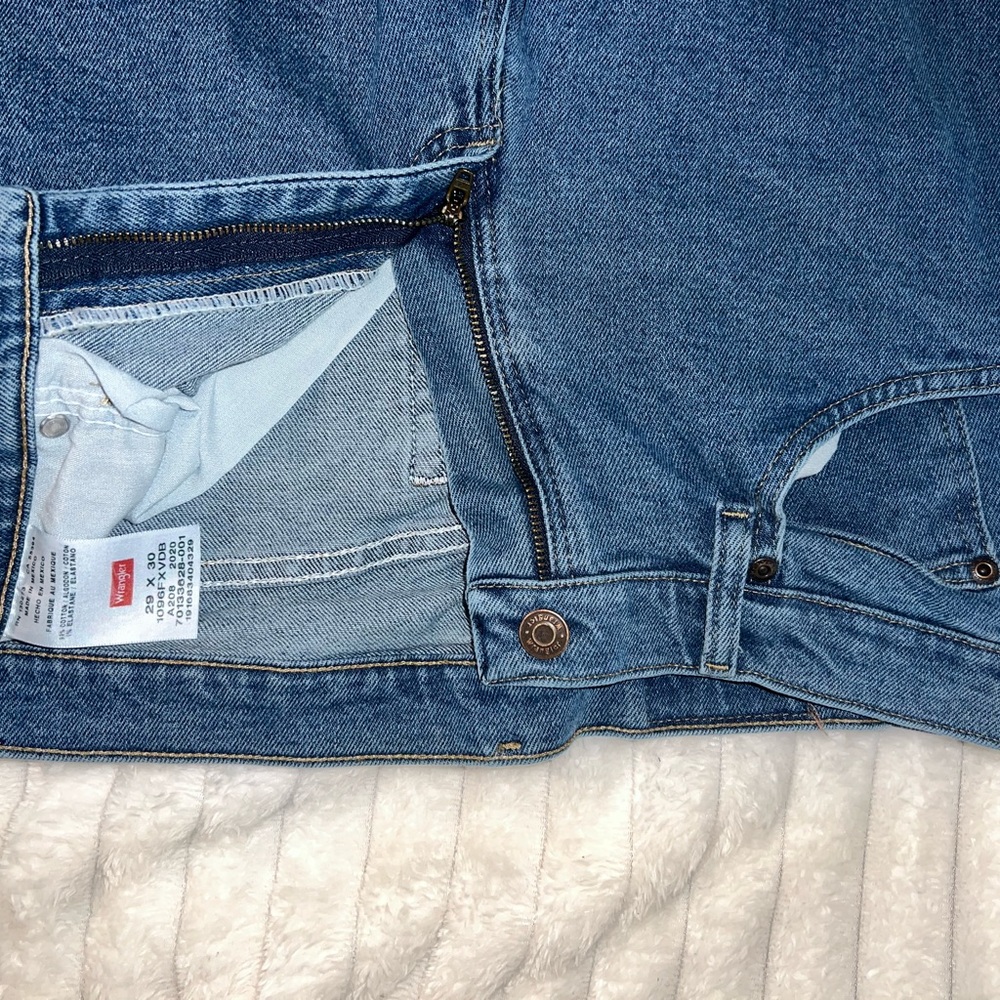 Wrangler Men's Relaxed Fit Blue Jeans